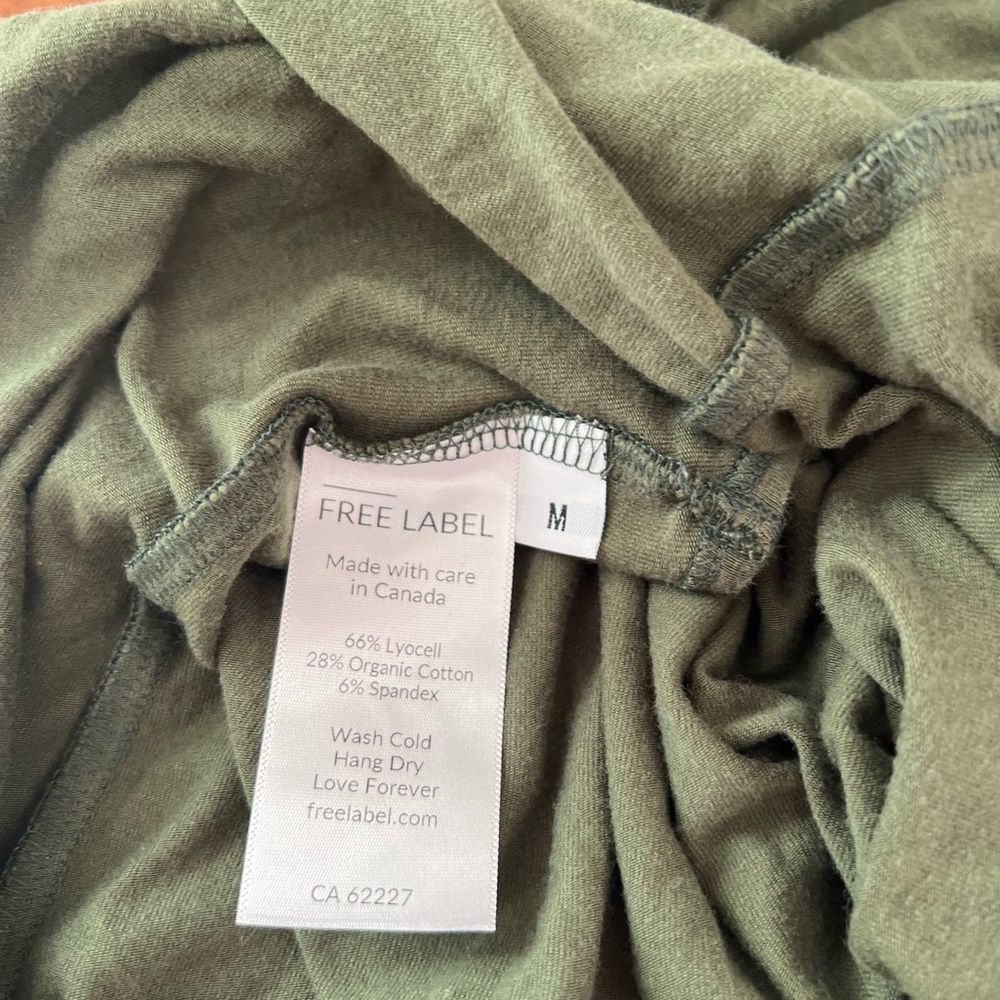 Free Label Tank Top Medium - Picture 3 of 3
